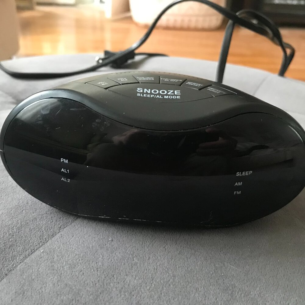 Yokohama AM/FM Alarm Clock Radio